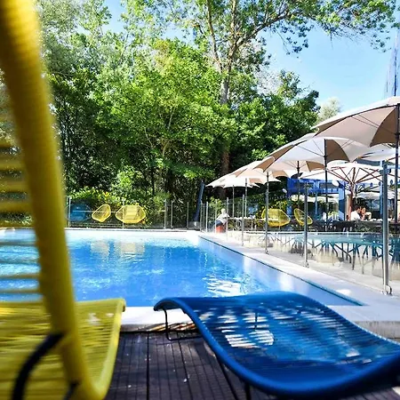 فندق Novotel Centre 4*