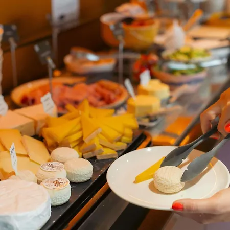 Novotel Centre Отель Ла-Рошель