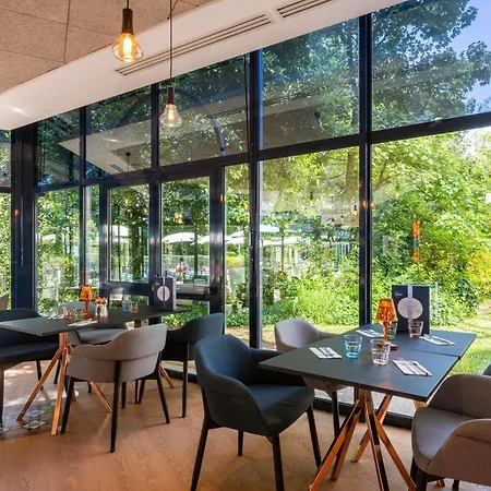 Отель Novotel Centre