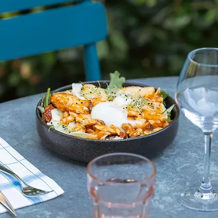 Отель Novotel Centre 4*