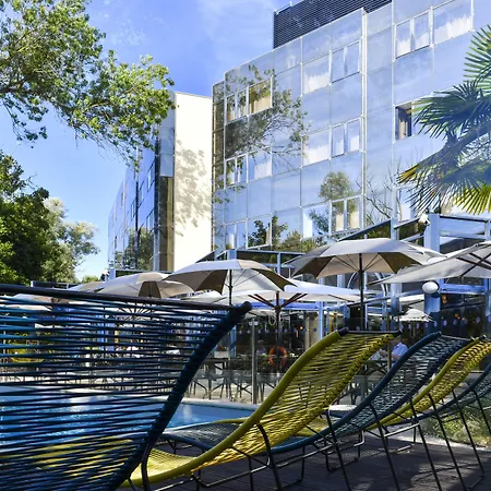 Отель Novotel Centre 4*