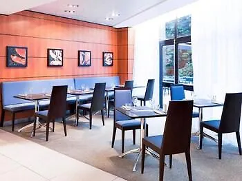 Отель Novotel Centre 4*