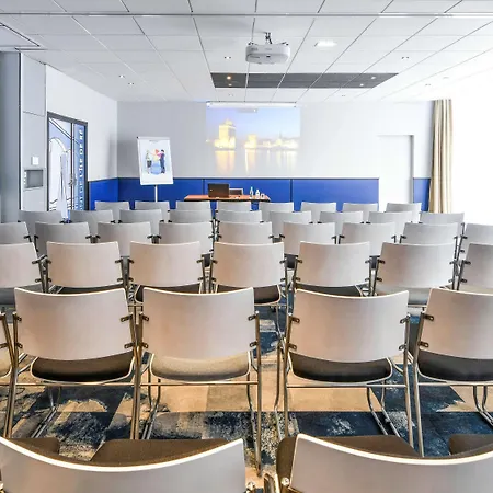 Отель Novotel Centre