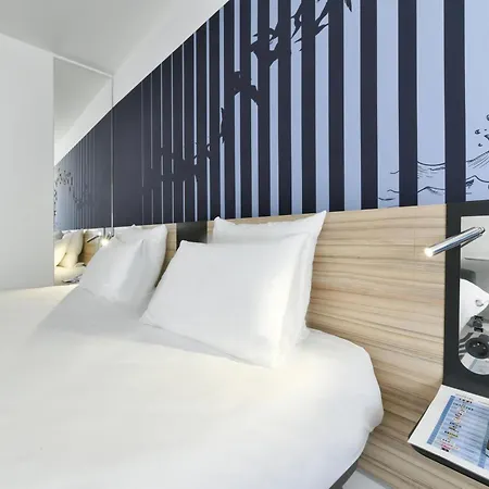 Novotel Centre Отель Ла-Рошель