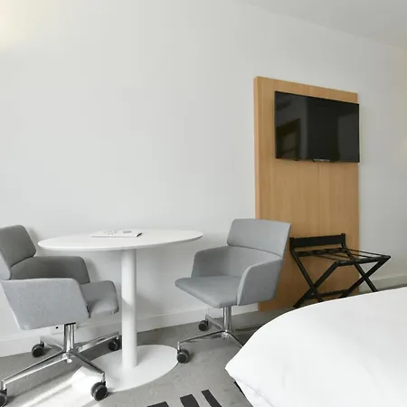 Отель Novotel Centre 4*