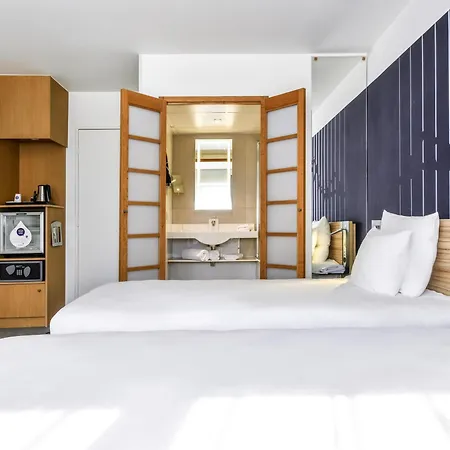 Отель Novotel Centre