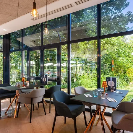 Novotel Centre Hotel 4*