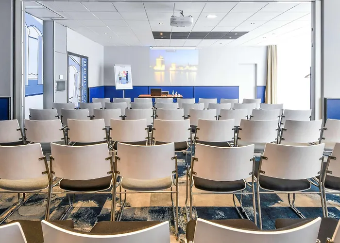 Отель Novotel Centre