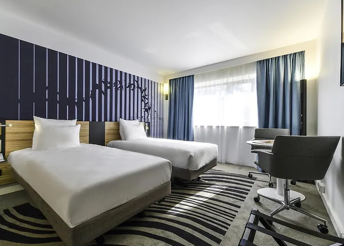 Отель Novotel Centre