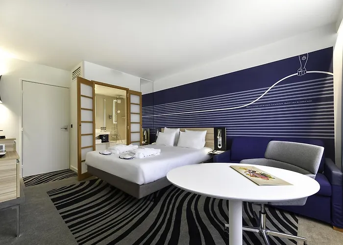 Отель Novotel Centre